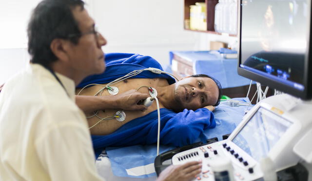 Especialistas de Essalud realizan cirugía de alta complejidad al corazón y salvan vida de trabajador