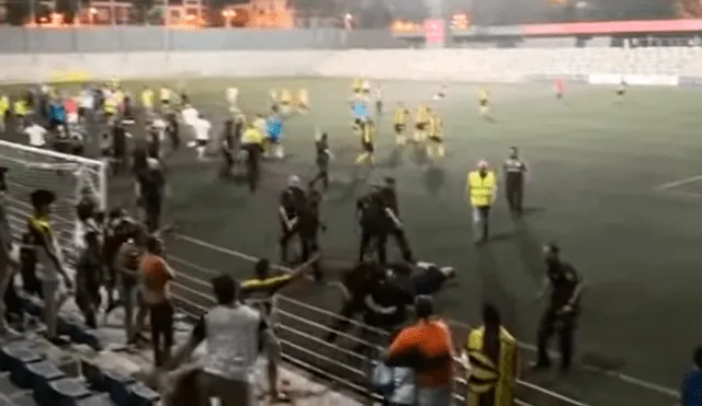 Más de dos mil personas tienen batalla campal durante partido de fútbol y todo termina mal [VIDEO]
