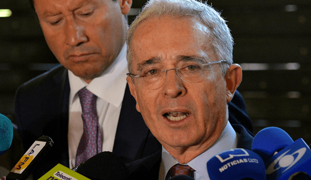 Álvaro Uribe se retracta y pide que ‘retengan’ su renuncia