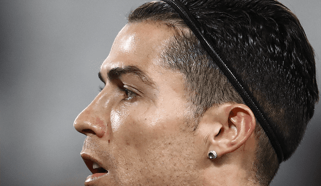 El futbolista portugués volvió al titularato con la Juventus de Turín tras una lesión y sorprendió con nuevo peinado en partido por Champions League.