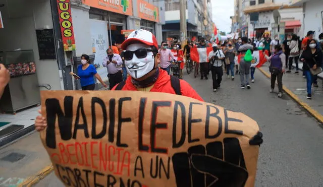 Chiclayo. Pancartas y puño en alto muestran el rechazo del pueblo. Foto: Clinton Medina/La República