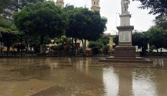 Piura: registran lluvia de moderada intensidad en Castilla y Catacaos [VIDEO]