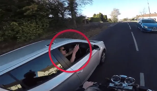 Facebook: motociclista encontró una billetera y el dueño le agradeció de la peor manera [VIDEO]