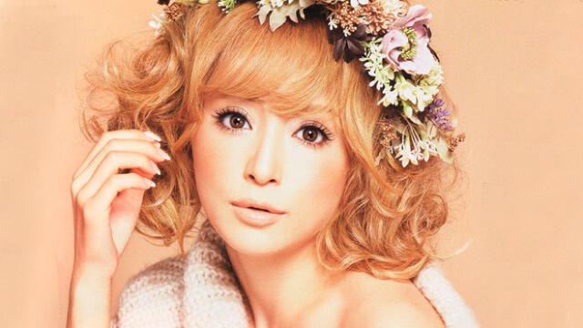 Ayumi Hamasaki  se ha consolidado como la tercera artista y la mujer solista que más discos ha vendido en la historia de Japón.