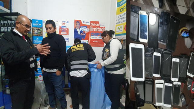 La Policía Nacional realizó dos operativos en galerías comerciales de Arequipa.