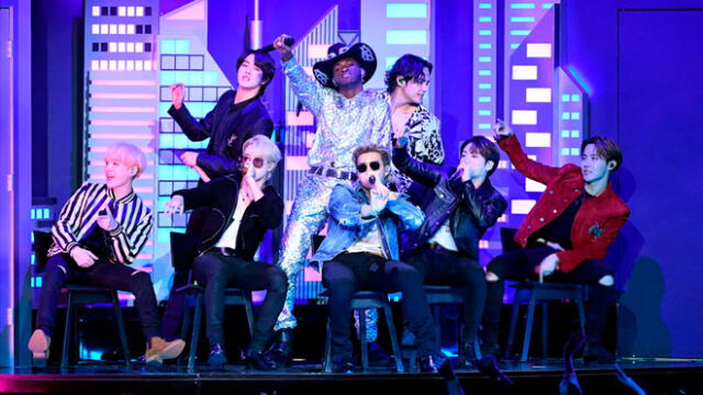 BTS durante su performance con Lil Nas X en el escenario de la 62 edición anual de los Premios GRAMMY en el  STAPLES Center.