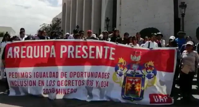 Universitarios se movilizaron por las principales calles del Cercado de Arequipa.