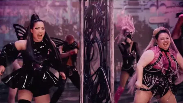 Naomi Watanabe y Yuriyan Retriever en parodia de "Rain on me", canción de Lady Gaga y Ariana Grande