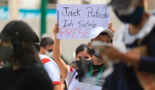 Represión policial causó muerte de dos personas y cientos de heridos. Foto: Clinton Medina/La República