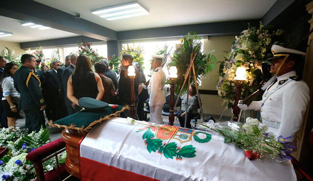 Presidente Kuczynski asistió al sepelio del policía asesinado en Barrios Altos| FOTOS 