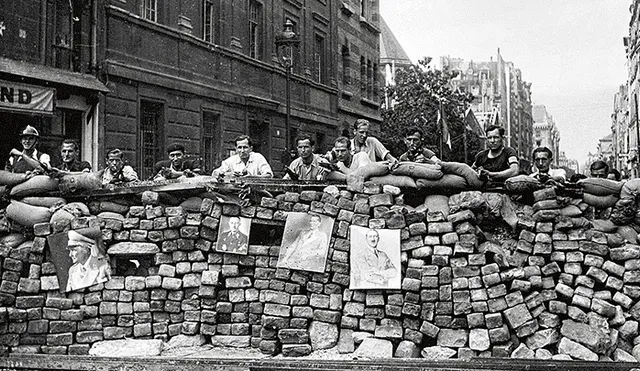 Barricada. Fuerzas del Interior de Francia (FFI) en París.