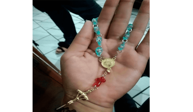 La verdad sobre los ‘rosarios antiaborto’ que tienen pequeños “fetos” [FOTOS]