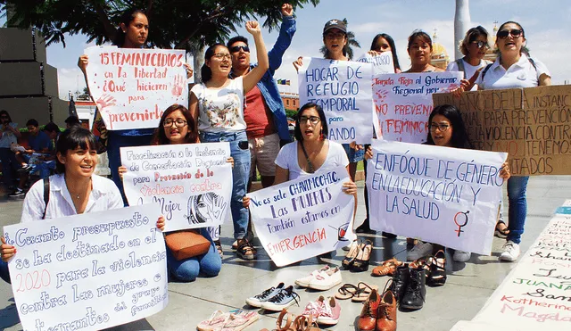 Con protesta en Plaza de Armas. Mujeres exigen medidas de solución frente a feminicidios. Los primeros días de enero van cuatro tentativas.