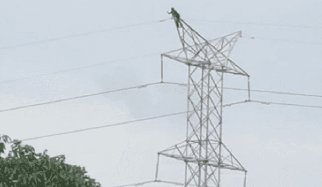 Colombia: impactante momento en que joven cae de torre de energía tras electrocutarse