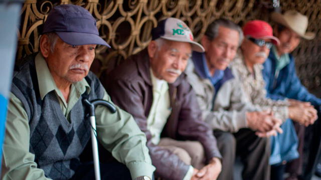Más de la mitad de las personas mayores de América Latina no recibe una pensión