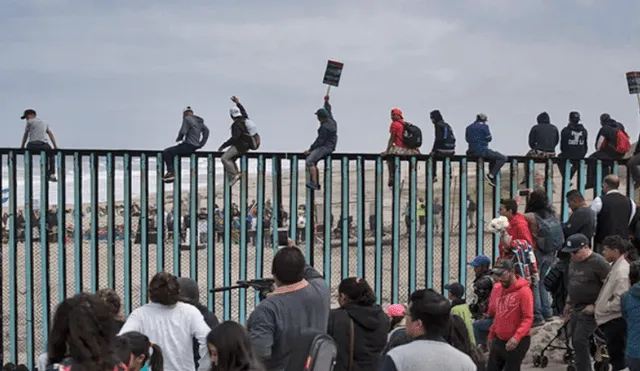 Migrantes llegan a frontera de México con EE.UU. para pedir asilo