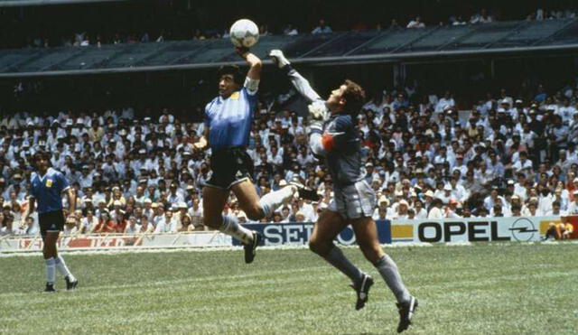Diego Maradona le convirtió un gol con la mano a Shilton durante el Mundial de 1986. Foto: EFE