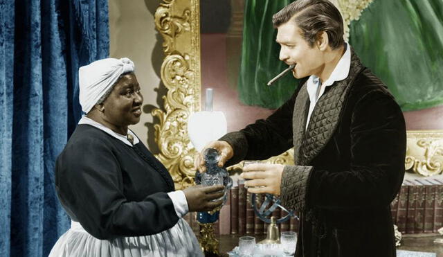 Hattie McDaniel al lado de Clark Gable en una escena de 'Lo que el viento se llevó'.