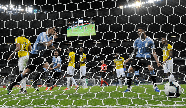 Uruguay vs. Ecuador: Suárez anticipó a la zaga tricolor y concretó el 3-0 [VIDEO]