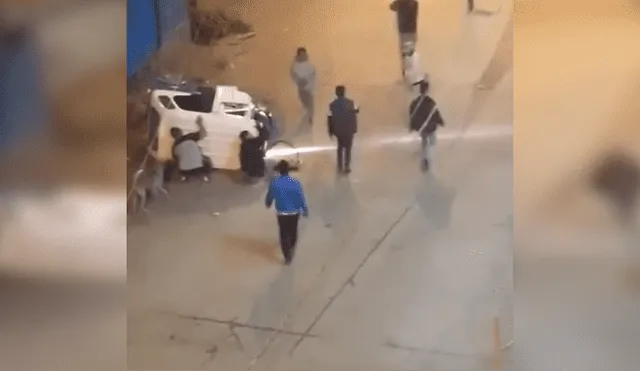 Facebook: Pandilla ataca a mototaxi sin saber que el conductor era uno de ellos [VIDEO]