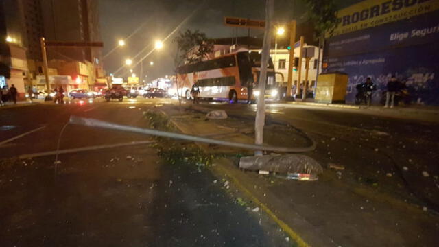 Los heridos fueron conducidos a la clínica Internacional, mientras el chofer conducido a la comisaría de Breña. (Foto: Grace Mora / La República)