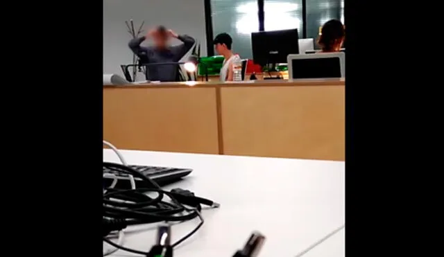 YouTube: profesor destrozó una laptop luego de que su alumno lo insultó | VIDEO
