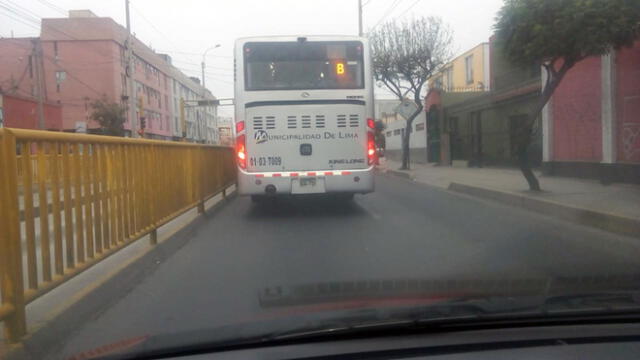 #YoDenuncio: bus del Metropolitano transita fuera de su vía 