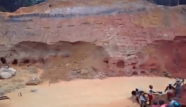 Vía Facebook: captan preciso instante en que mina de oro se desploma sepultando a personas [VIDEO] 