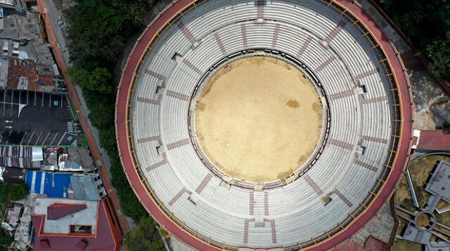 Vista aérea que muestra la plaza de toros vacía de La Santamaría en Bogotá,  Colombia. Foto: AFP