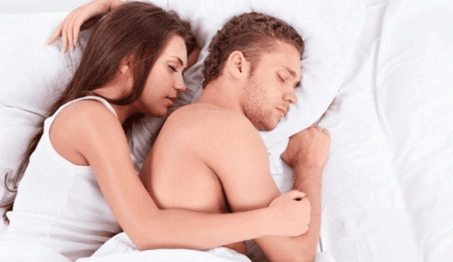La posición en la que duerme tu pareja podría revelar si te es infiel o no