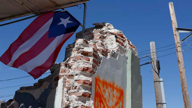 Vista de este jueves de la pared de una de las tantas casas derrumbadas en Puerto Rico. Foto: EFE