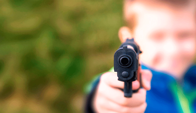 Niño de 3 años encuentra pistola y dispara contra su madre 