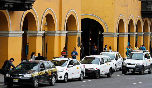 Perrita muere tras caer de tercer piso de casona en el Centro de Lima 