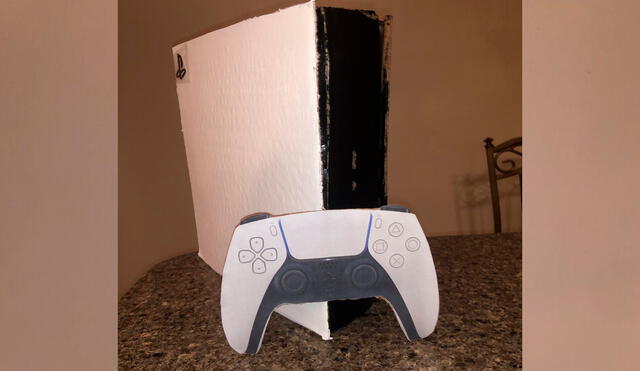 Usuario tardó tres horas en fabricar la réplica de PS5 y DualSense con cartón. Foto: eBay