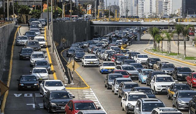 Usuarios se quejan por congestión vehicular en varios puntos de Lima