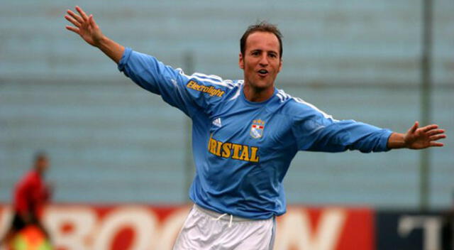 El exgoleador defendió los colores de Sporting Cristal durante 9 años.