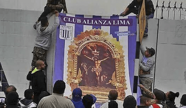 Plantel de Alianza Lima participa en el tercer recorrido del Señor de los Milagros 2018 [FOTOS]