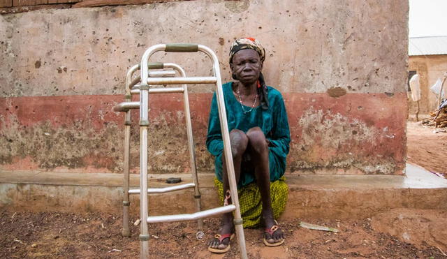 Muchas de estas mujeres son viudas o tienen enfermedades degenerativas. Foto: Vice/Ioana Epure
