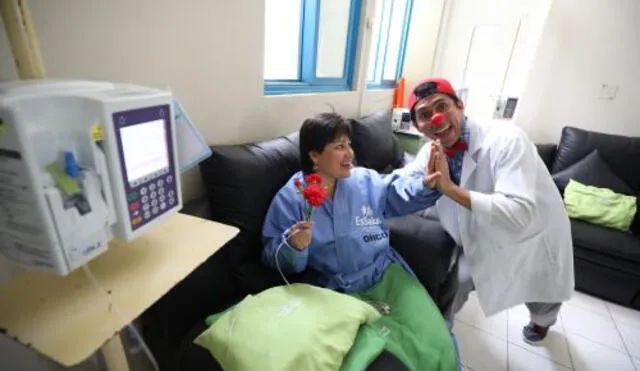 En Tacna médicos ‘clown’ aplican terapia de la risa para tratar a pacientes con cáncer