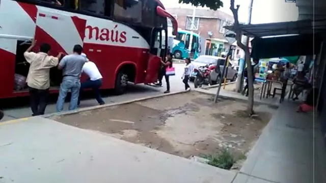 Piura: buses de transporte interprovincial generan caos en Chulucanas [VIDEO]