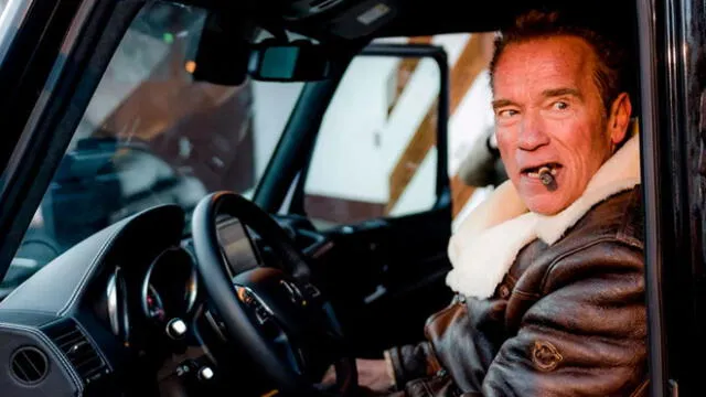 Arnold Schwarzenegger se presenta en graduación de su hijo con ex amante