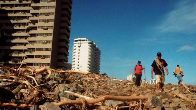 Edificios colapsaron y cientos de viviendas fueron consumidas por la corriente. Foto: Difusión
