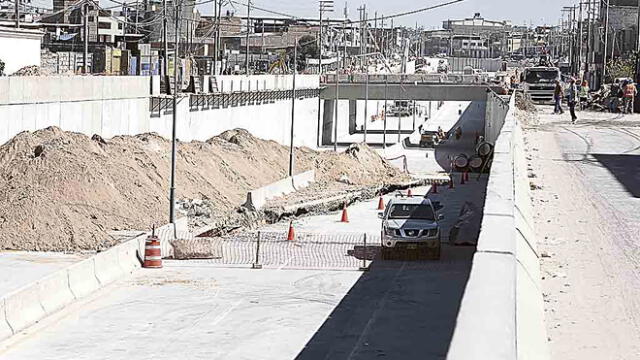 De no creer. Abren zanja de 35 metros entre los tramos II y III de la variante de Uchumayo.