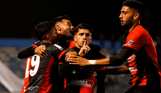 U. Católica goleó a Antofagasta y seguirá como único lider del Campeonato Nacional Chileno