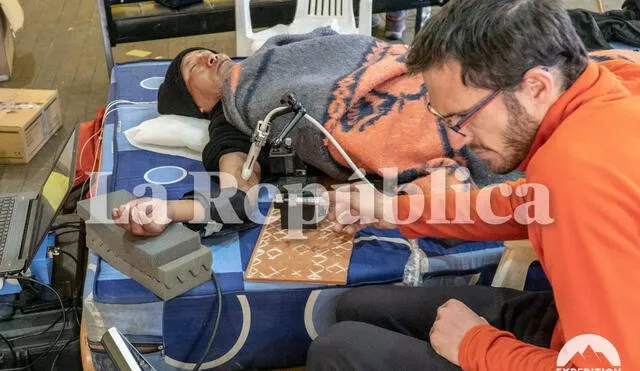 Puno. Médico revisa a poblador de La Rinconada. Foto: Expédition 5300