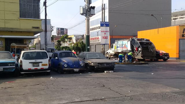 #YoDenuncio: autos abandonados obstaculizan tránsito