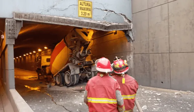 Surco: chofer de camión impacta contra puente del Óvalo Higuereta al no respetar la altura del túnel  [VIDEO]