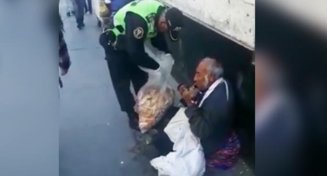 Policías entregaron alimentos a indigentes y ambulantes en Arequipa.