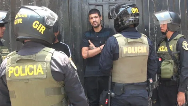 Policías y fiscalizadores solicitaron documentos y el PTP a ciudadanos venezolanos. (Foto: Municipalidad de Surco)
