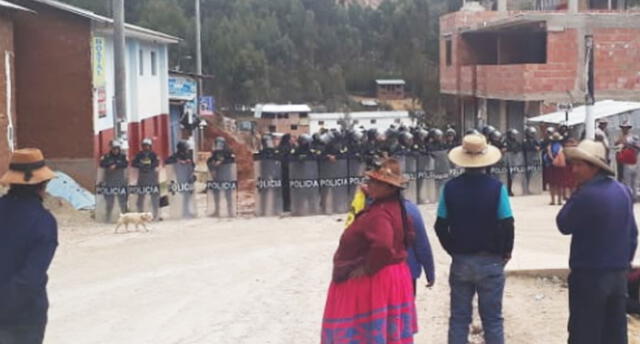 Bloqueos en corredor minero en protesta contra minera MMG Las Bambas.